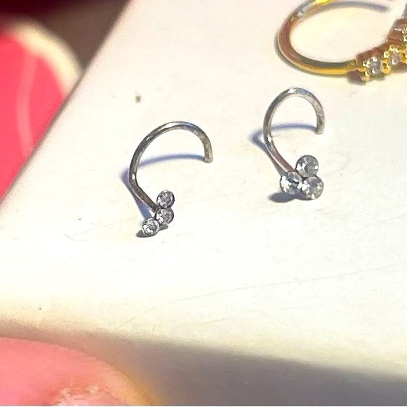 4 unique nose rings, 12 studs - Picture 12 of 12